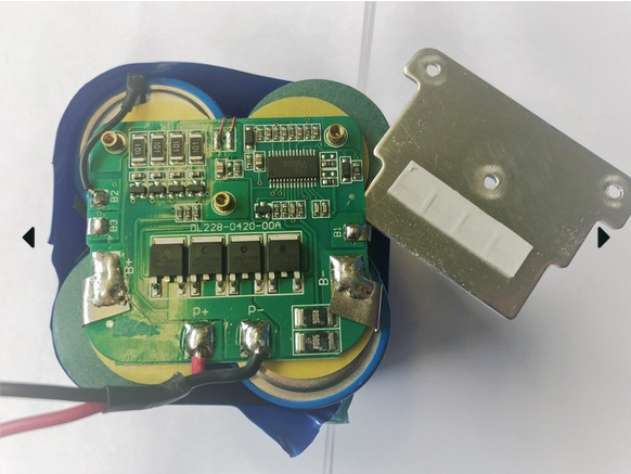 EREMIT 12V 6Ah F2x2 LiFePo4 Akku mit BMS und XT-60 Stecker